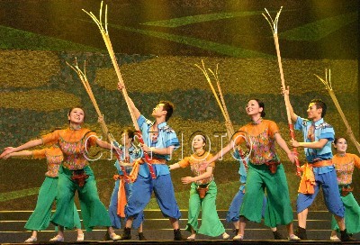 南京上演大型歌舞《好一朵茉莉花》
